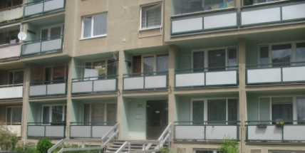 Zloděj si z bytu odnesl přes 50 tisíc za bílého dne