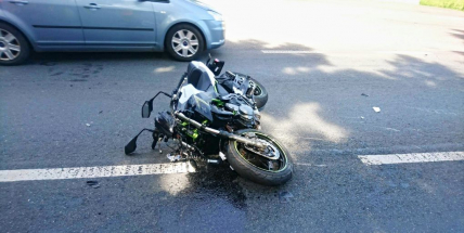 Závěr víkendu se neobešel bez dopravní nehody motocyklisty