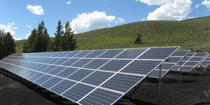 Během noci někdo na Strakonicku ukradl 300 solárních panelů