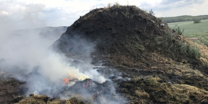 U Višňové hoří sláma na poli