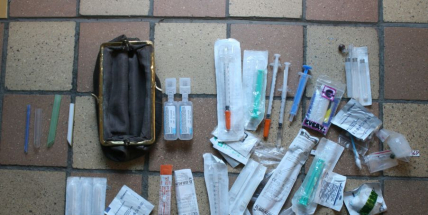 Policisté ve spolupráci s vězeňskou službou utnuli další větev pašeráků drog