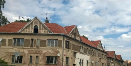 Domy v Březnické ulici byly vydraženy za 5,6 milionu