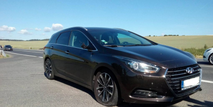 Právě teď: Na křižovatce Liha a Dubenec si zdemoloval řidič přední spoiler