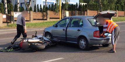 Právě teď: V Husově ulici škodovka knokautovala motorkáře