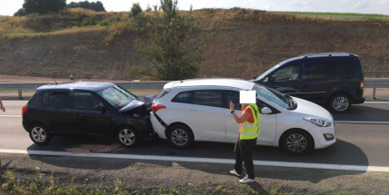 Právě teď: Nehoda tří osobních vozů komplikuje provoz na Skalce