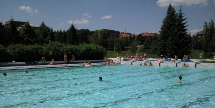 Aquapark bude o prázdninách pro veřejnost otevřen bez omezení. Rozšíření provozní doby se dočká i venkovní bazén.