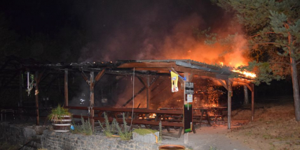 Druhý stupeň poplachu byl vyhlášen při nočním požáru restaurace na Příbramsku