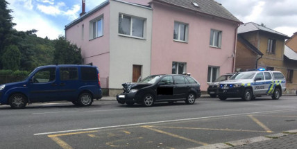 V Jincích došlo vlivem nedobrždění ke střetu dvou vozidel