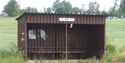 Od státu si můžete koupit leccos třeba i kostnici nebo autobusovou zastávku u Příbrami