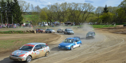 Zkušení matadoři i začínající jezdci rallycrossu ovládnou zítra Sedlčanskou kotlinu