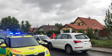 AKTUÁLNĚ: Čelní srážka dvou aut uzavřela Zdabořskou ulici