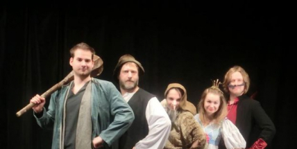 O víkendu můžete vyrazit do lesního divadla na pohádku O statečném kováři Mikešovi