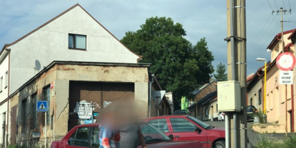 Srážka tří aut u Kaňky ucpala centrum města