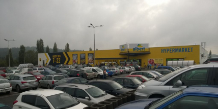 Albert Hypermarket dneska otevřel, Lidl je naopak zavřený