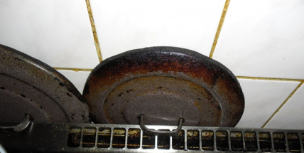 Podle hygieniků v restauraci Březohorka hrozila kontaminace potravin úlomky gelového povrchu nehtů