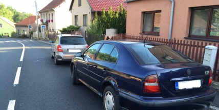 V Hluboši se srazila dvě osobní auta