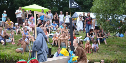 Skalecká pouť v Mníšku nabídne dnes i zítra koncerty, divadlo nebo tradiční neckyádu