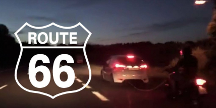 Motorkář s "plechovkářem" se rozhodli, že živený stereotyp a klišé mezi motoristy sami zboří!