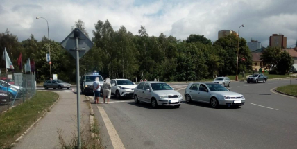 Dopravní nehoda zánovního hybridu ucpala Evropskou