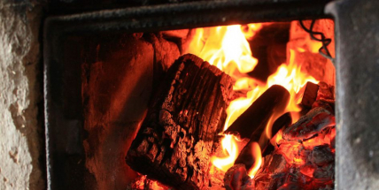 Ústavní soud ponechal úřadům pravomoc kontrolovat, čím lidé topí doma v kotlích