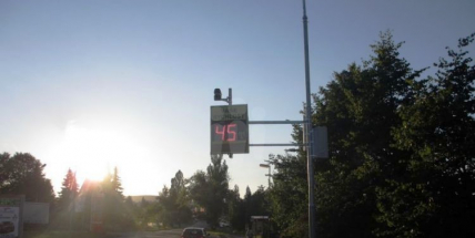 Komu vadí měřiče rychlosti ve městě?
