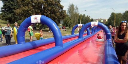 Koncem prázdnin dorazí do Příbrami opět vodní skluzavka