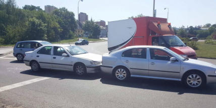 Dvě osobní vozidla se střetla u Dolejší Obory