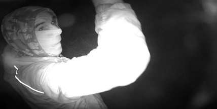 Kradl měděné okapy. Policie žádá o pomoc