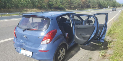 Za prvním sjezdem na Dobříš se na dálnici srazila dvě auta