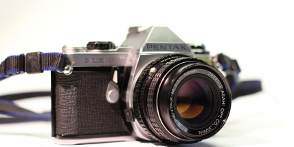 Zloděj si z bytu odnesl věci za 56 tisíc