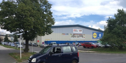 Autu u archivu upadlo kolo