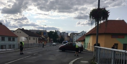 V Sedlčanech se srazil motorkář s autem