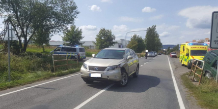 Nehoda přímo v křižovatce komplikuje dopravu v Brodské