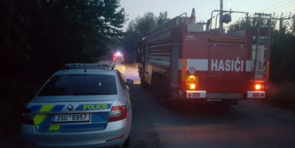 Právě teď: Požár přístřešku pro bezdomovce zaměstnává hasiče v Jinecké ulici