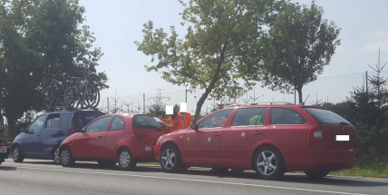 Hromadná nehoda u Chraštic značně komplikuje dopravu na silnici I/4