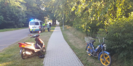 Lehkým zraněním skončila cesta řidiče malého motocyklu
