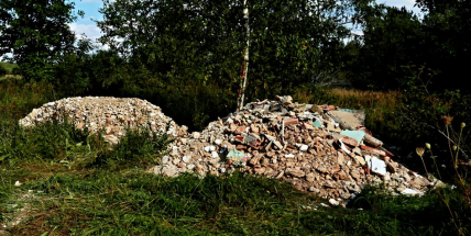 Hledá se pachatel, který vyvezl stavební odpad do CHKO Brdy