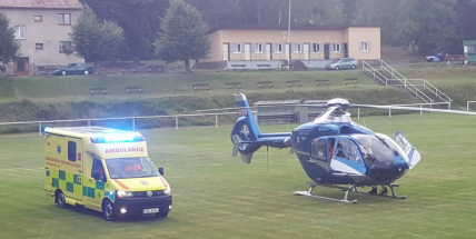 Aktuálně: Vrtulník přistává u sraženého dítěte ve Lhotě u Příbramě