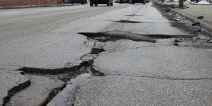 Řidiči pomohou kraji s opravou silnic, výmoly budou moci hlásit pomocí nové internetové aplikace