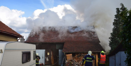Při požáru ve Voznici napáchaly plameny škodu za milion