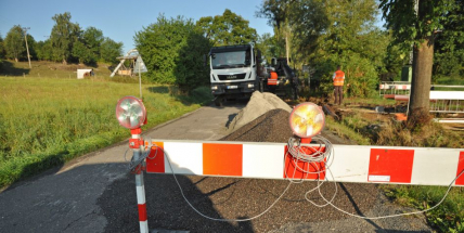 Uzavírka v obci Láz potrápí řidiče až do konce října
