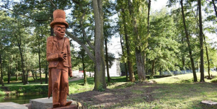 K soše vodníka v areálu Nového rybníka brzy přibudou další pohádkové postavy