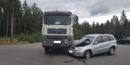 Právě teď: Křižovatka „Na Placích“ ukončila jízdu řidičům osobního a nákladního vozu