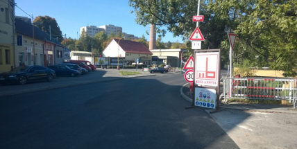 Ulice Čs. armády je otevřena, zatím projedete jen třicítkou