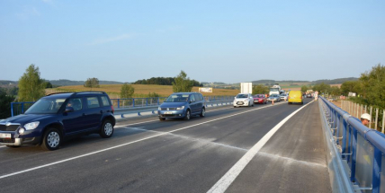 Na Skalce byl otevřen most, řidiči zmatkují.