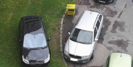Foto dne: Místa na parkování je dost! Stačí se porozhlédnout