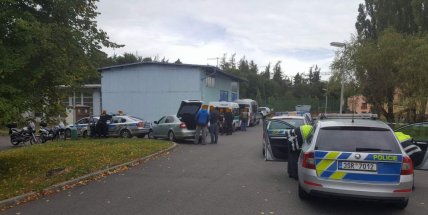 Policejní manévry dnes dopoledne měl na svědomí údajný střelec