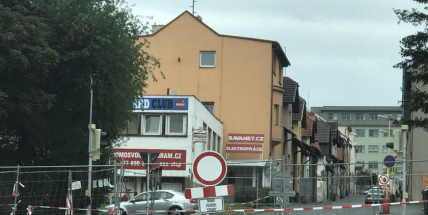 Uzavírka Riegrovy ulice se prodlužuje až do 19. 9. 2017