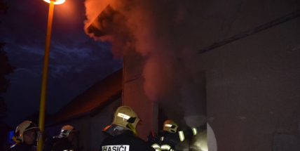 Neznámý pachatel zapálil rodinný dům v Příbrami