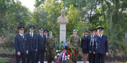 Pomník Masaryka v Bratkovicích se dočkal slavnostního obnovení